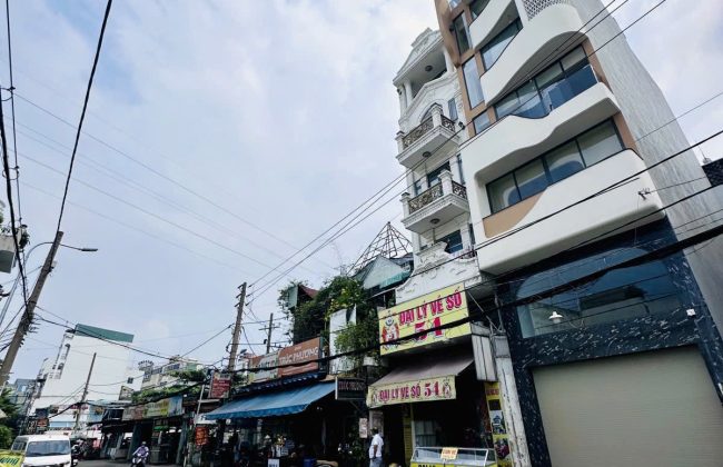 Nhà mặt tiền đường 21 Gò Vấp, 4m x 18m (72m2), 6 tầng, tiện kinh doanh, có thang máy.